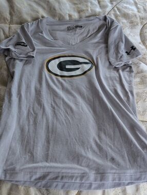 Under Armour Women's Gray Green Bay Logo V-Neck Shirt